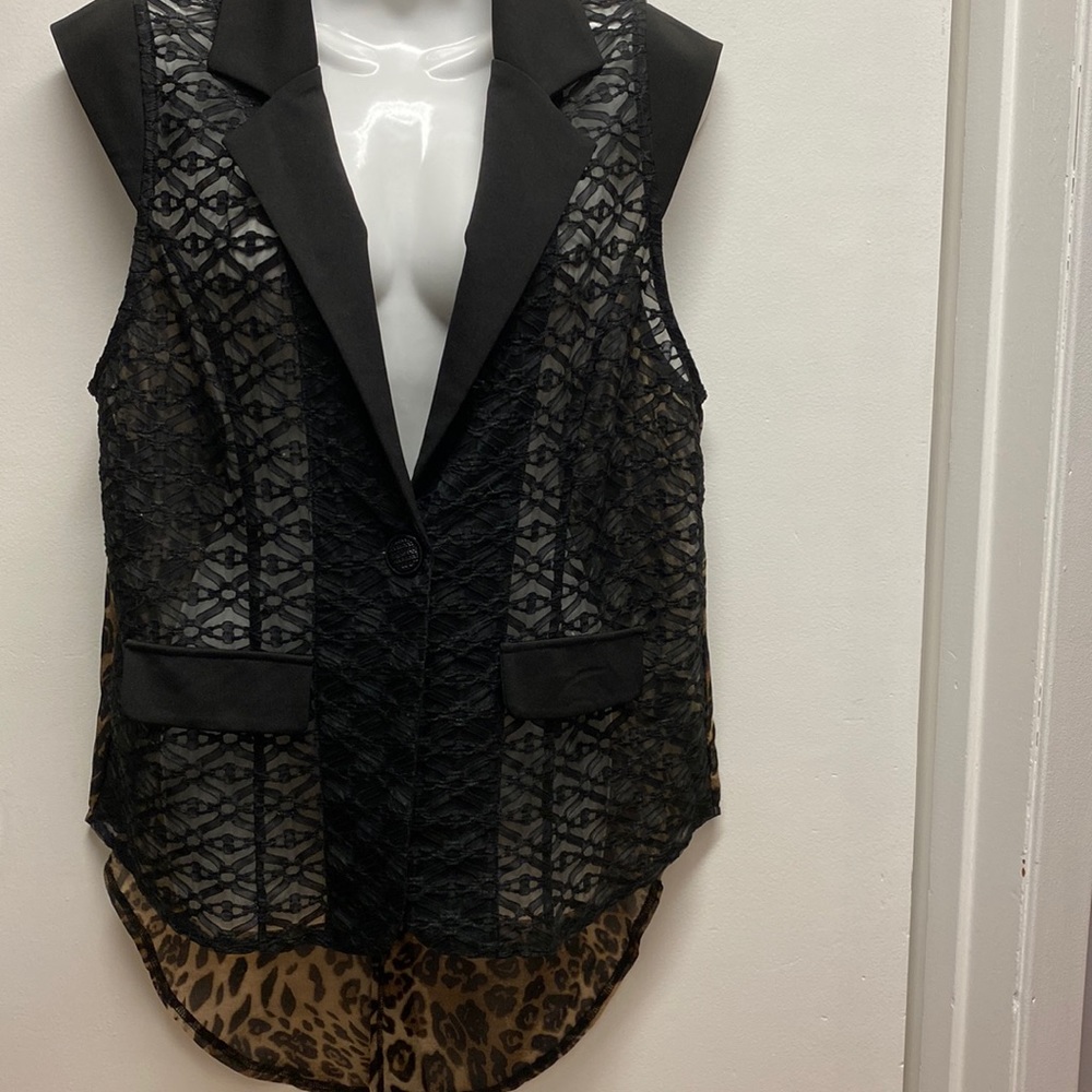 Ladies Leopard print sleeveless vest